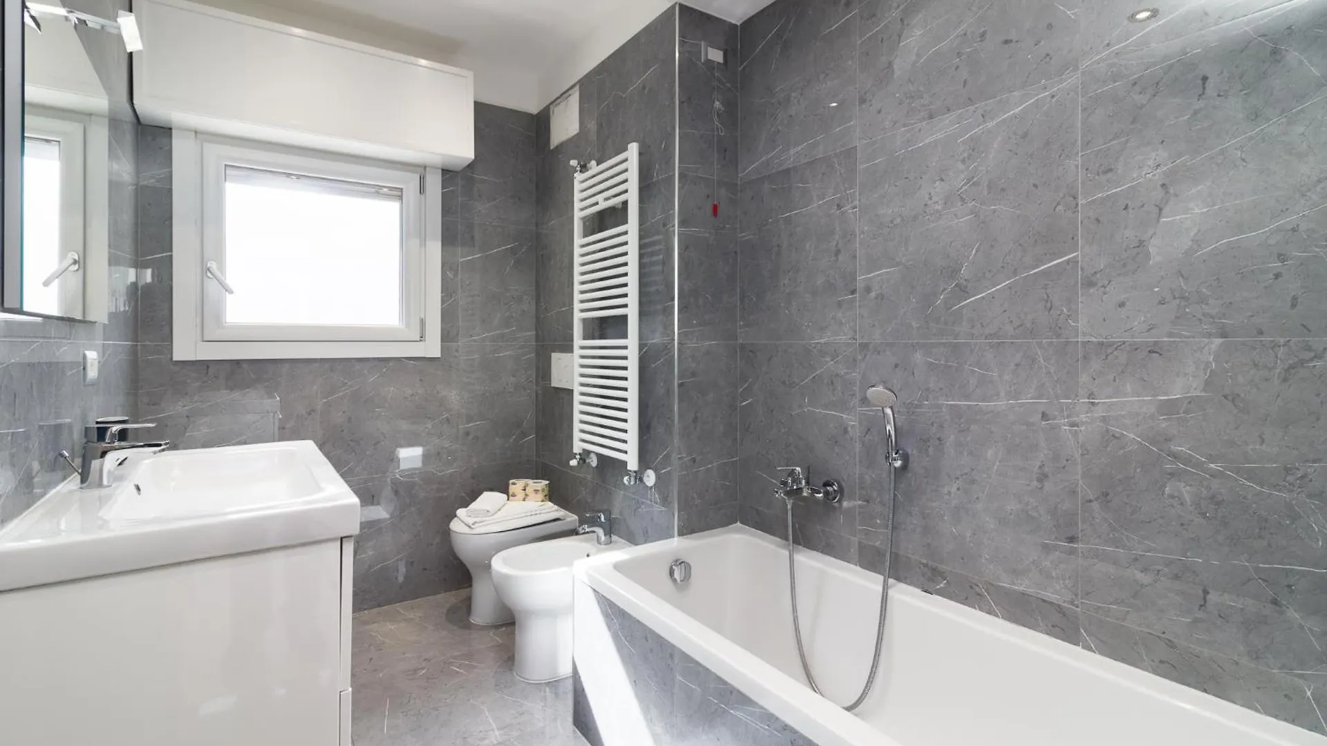 Nuovissimo Attico 17Esimo Piano, 10 Posti Letto Apartment Milan